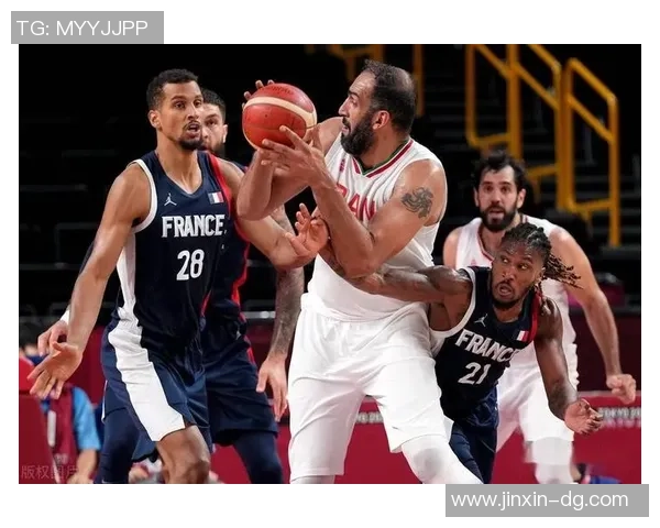 赛后分析:上海篮球队与北京篮球队的默契配合与战术对抗探讨 赛后分析:上海篮球队与北京篮球队的默契配合与战术对抗探讨