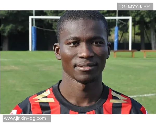 足球明星白人扎小辫的独特风格与赛场魅力揭秘 足球明星白人扎小辫的独特风格与赛场魅力揭秘